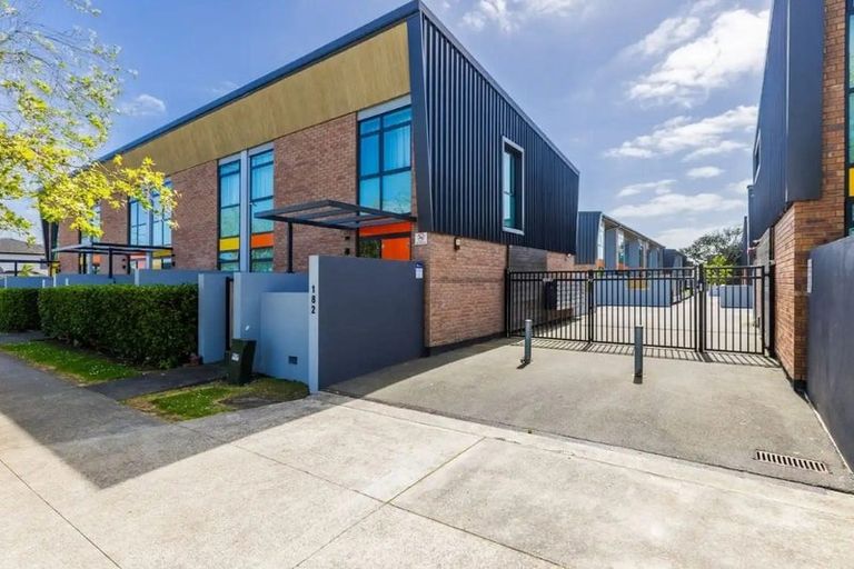 Photo of property in 15/182 Flat Bush School Road, Flat Bush, Auckland, 2019