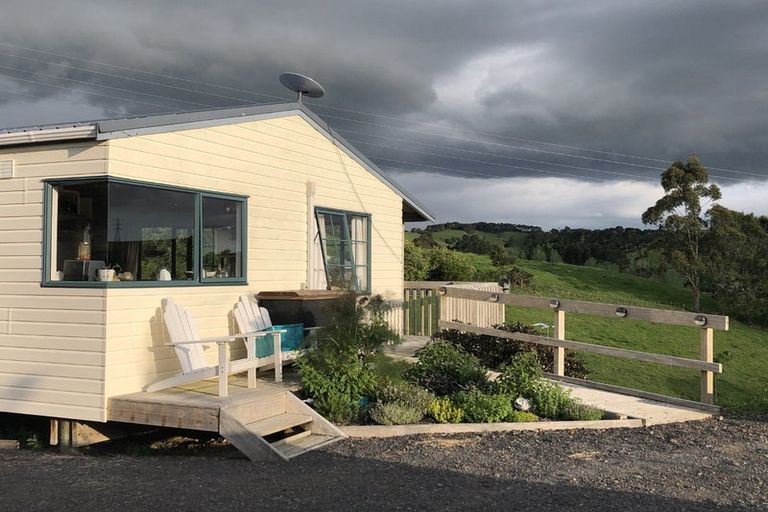 Photo of property in 220 Anderson Road, Helensville, 0875