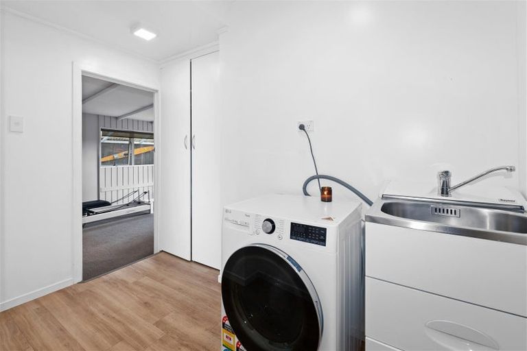 Photo of property in 4 Carter Drive, Pomare, Rotorua, 3015