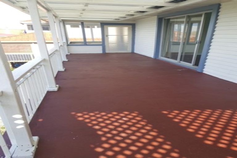 Photo of property in 14 Kokiri Street, Te Atatu South, Auckland, 0610