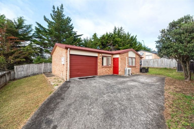 Photo of property in 57 Woodbank Drive, Glen Eden, Auckland, 0602