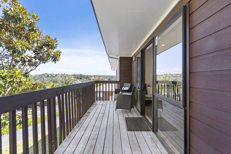 Photo of property in 1/11 Valecrest Place, Bayview, Auckland, 0629