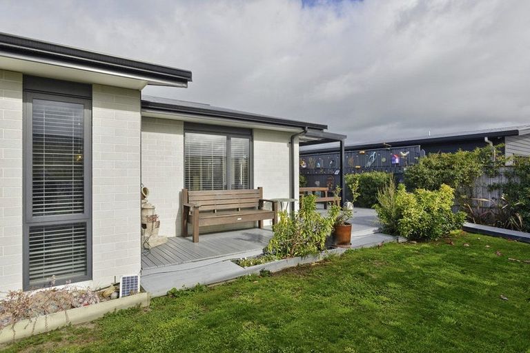 Photo of property in 2 Devon Lane, Carterton, 5713