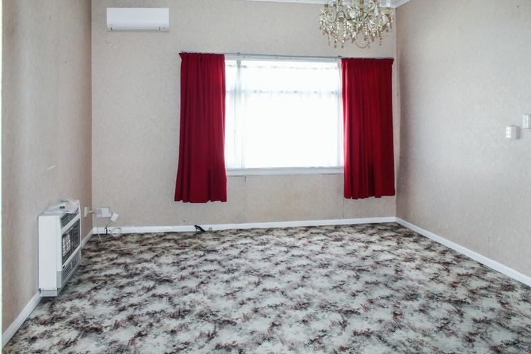 Photo of property in 30 Kingswood Street, Takaro, Palmerston North, 4412