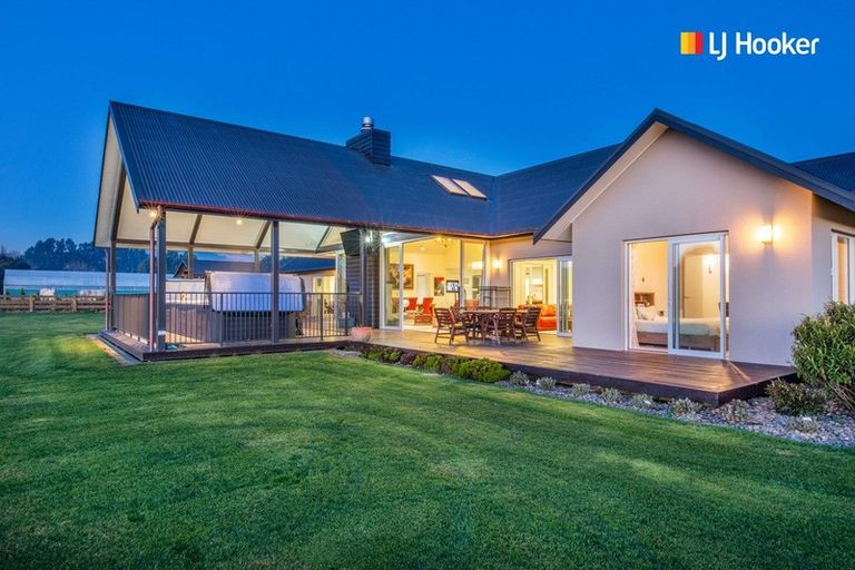 Photo of property in 100 Wingatui Road, Mosgiel, 9024
