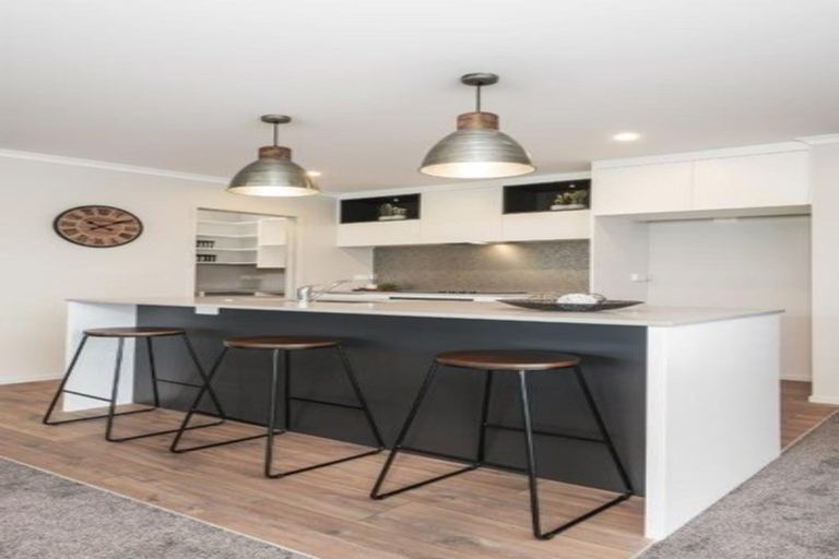 Photo of property in 2 Helenvale Crescent, Pokeno, 2402