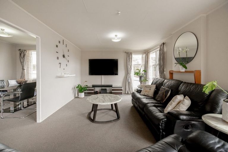 Photo of property in 19 Halswell Crescent, Westbrook, Palmerston North, 4412