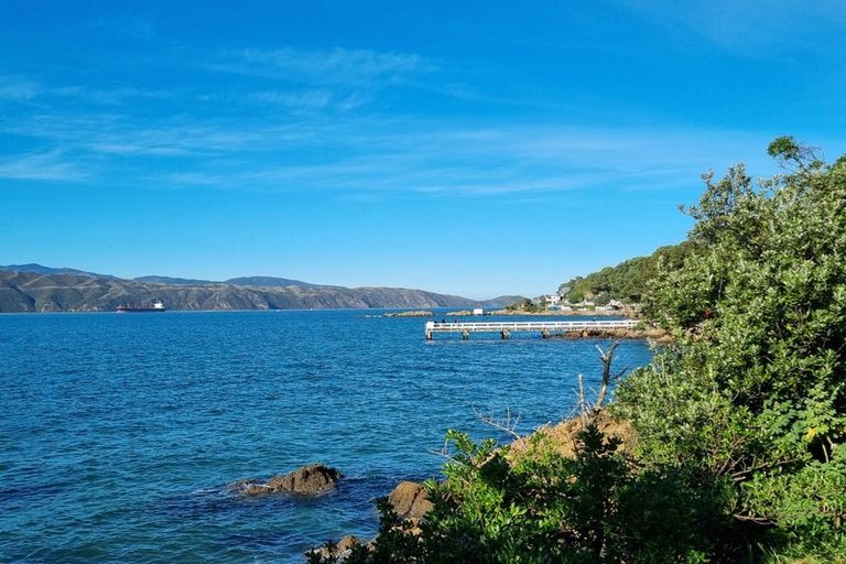 Photo of property in 425 Karaka Bay Road, Karaka Bays, Wellington, 6022