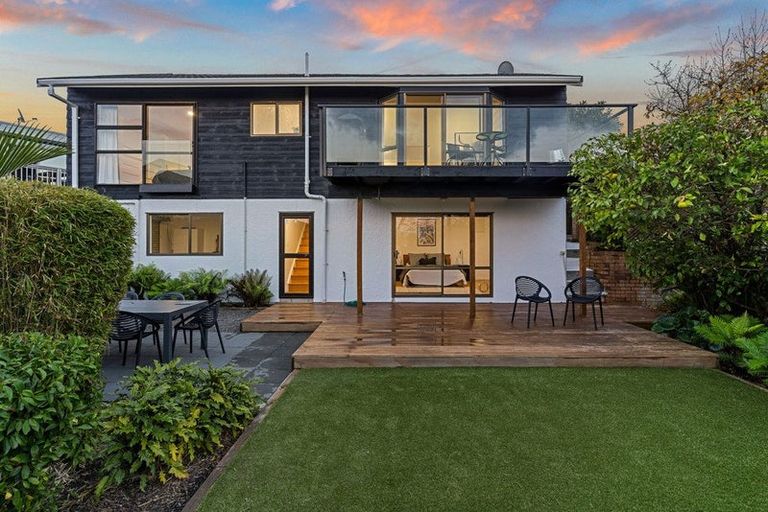 Photo of property in 2/55a Woodlands Crescent, Browns Bay, Auckland, 0630