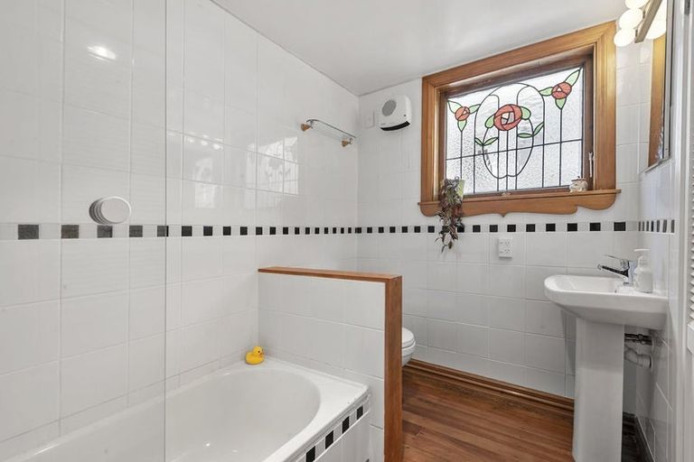 Photo of property in 15 Upper Bourke Street, Kilbirnie, Wellington, 6022