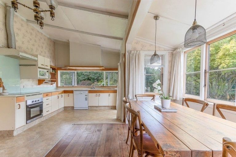 Photo of property in 16 Toia Street, Marton, 4710