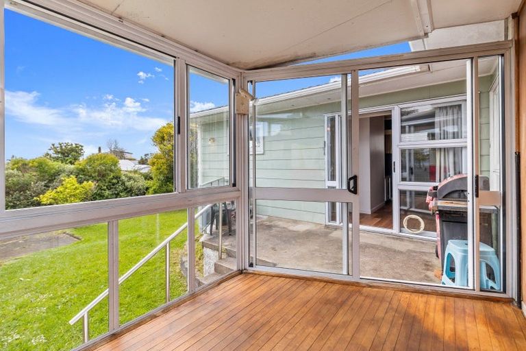 Photo of property in 14 Exmouth Road, Northcote, Auckland, 0627