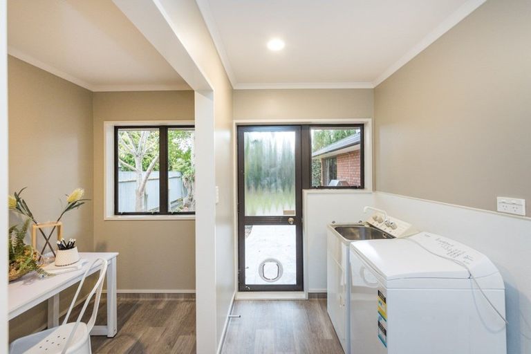 Photo of property in 8 Harrow Place, Hokowhitu, Palmerston North, 4410