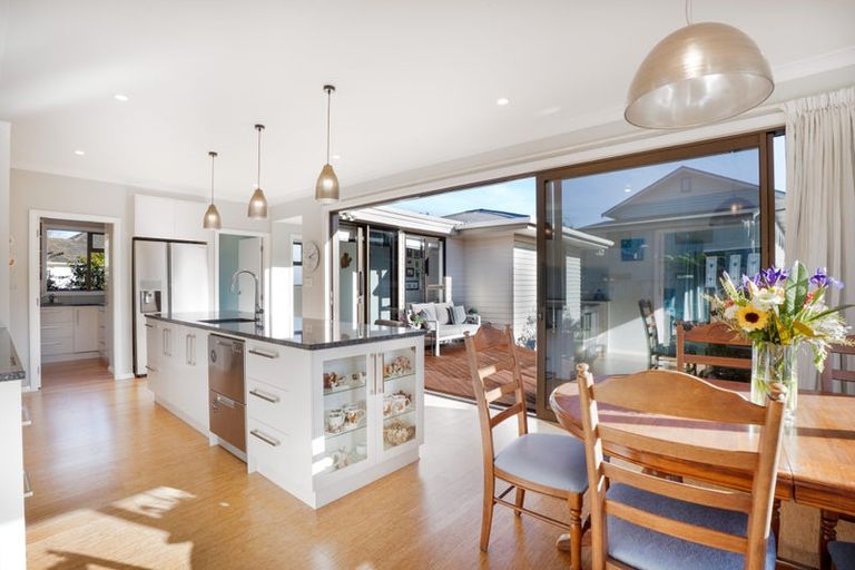 Photo of property in 51 Oxford Street, Tawa, Wellington, 5028