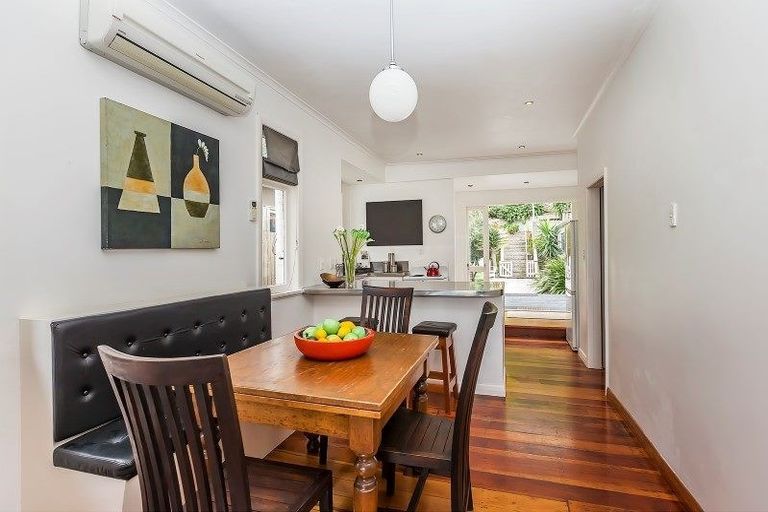 Photo of property in 117 Breaker Bay Road, Breaker Bay, Wellington, 6022