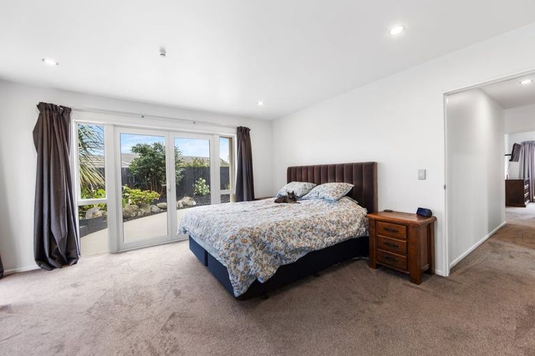 Photo of property in 4 Somerton Rise, Westmorland, Christchurch, 8025