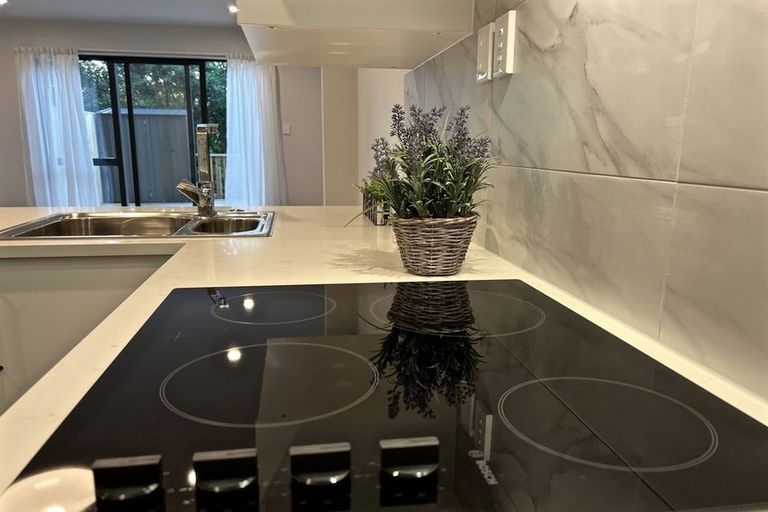 Photo of property in 57 Morihana Close, Glen Eden, 0602