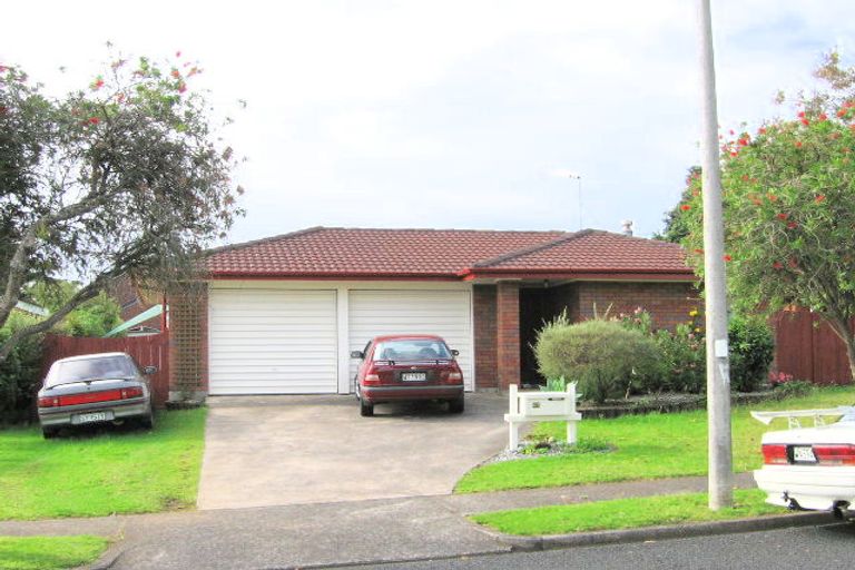 Photo of property in 27 Jillteresa Crescent, Half Moon Bay, Auckland, 2012