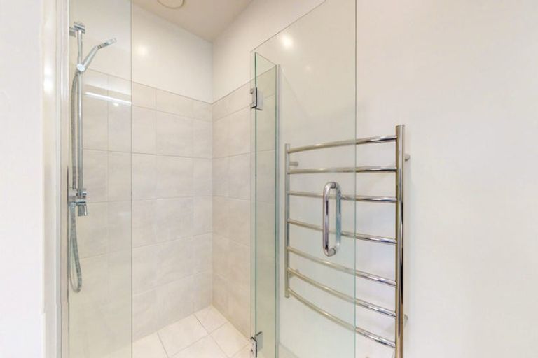 Photo of property in 15 San Sebastian Road, Kelburn, Wellington, 6012