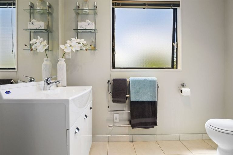 Photo of property in 15 Lilybank Crescent, East Tamaki, Auckland, 2013