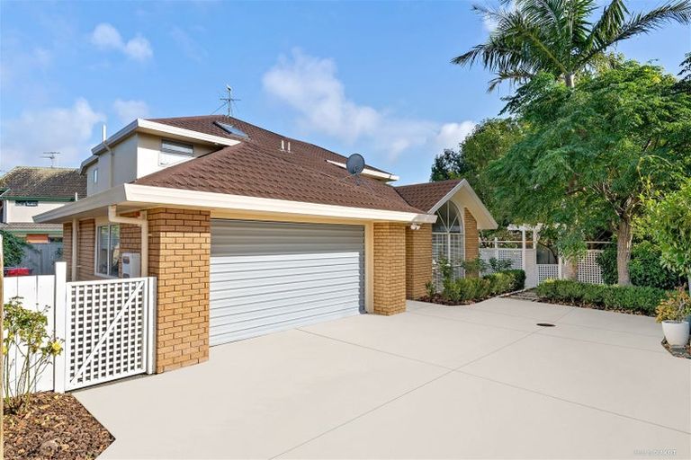 Photo of property in 10 Mt Blanc Place, Northpark, Auckland, 2013