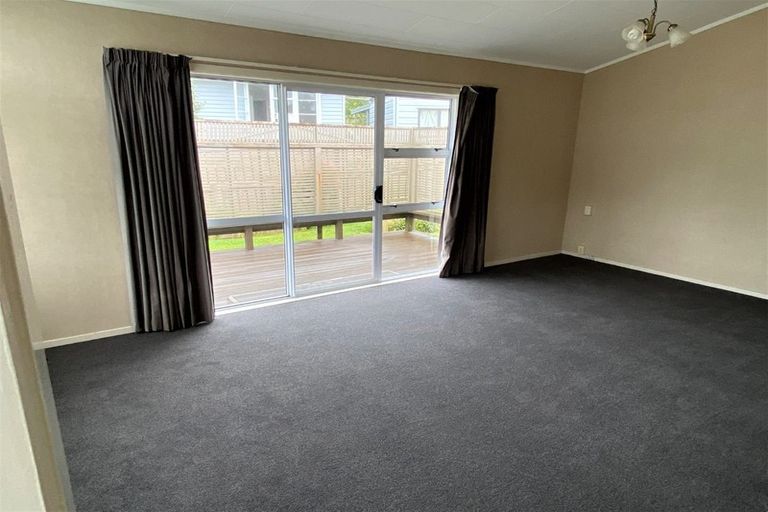 Photo of property in 9 Heaphy Street, Westown, New Plymouth, 4310