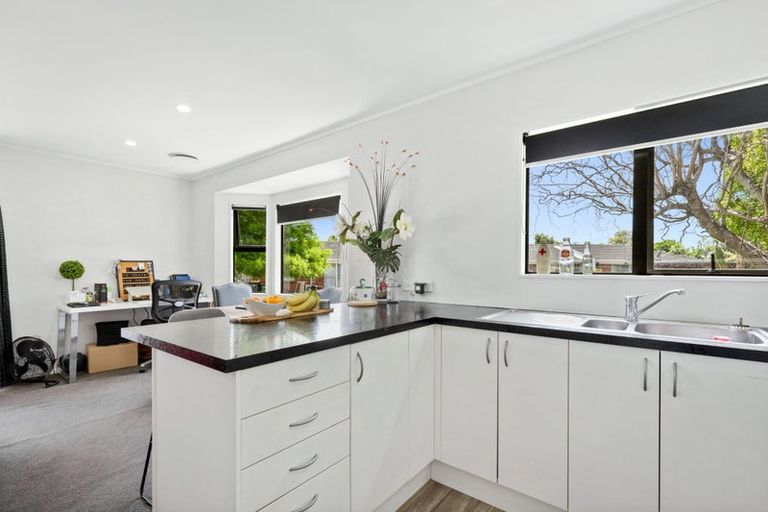 Photo of property in Peninsula Primary School, 61 Wharf Road, Te Atatu Peninsula, Auckland, 0610