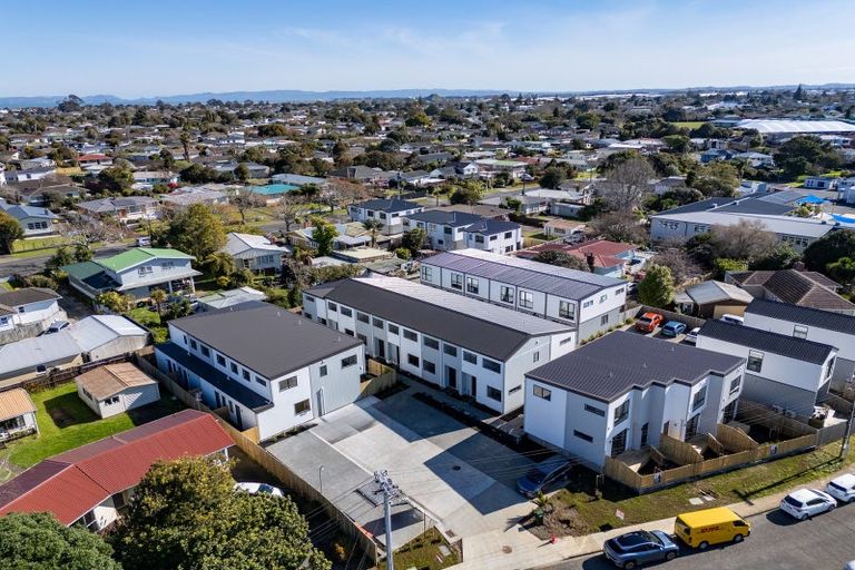 Photo of property in 10 Clendon Place, Manurewa, Auckland, 2102