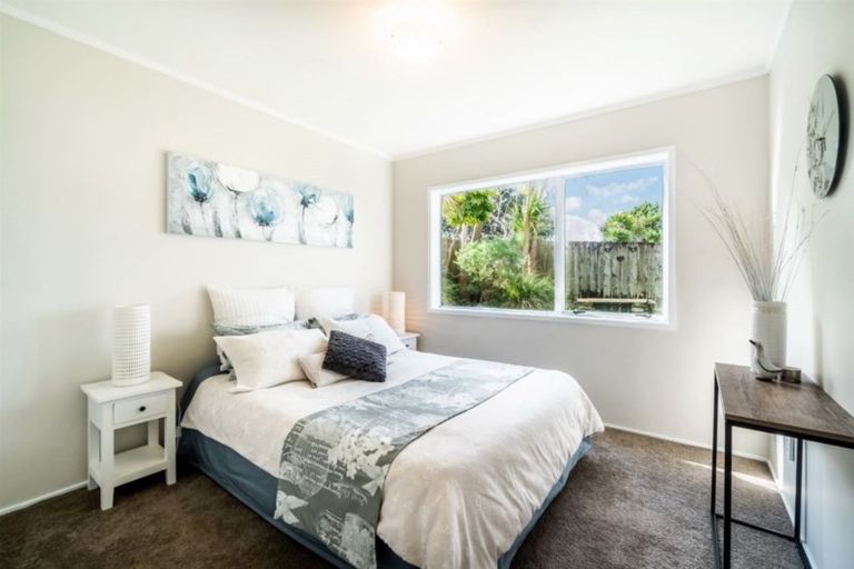 Photo of property in 2/210 Sunnynook Road, Totara Vale, Auckland, 0627