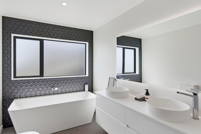 Photo of property in 11 Wilson Way, Waikanae, 5036