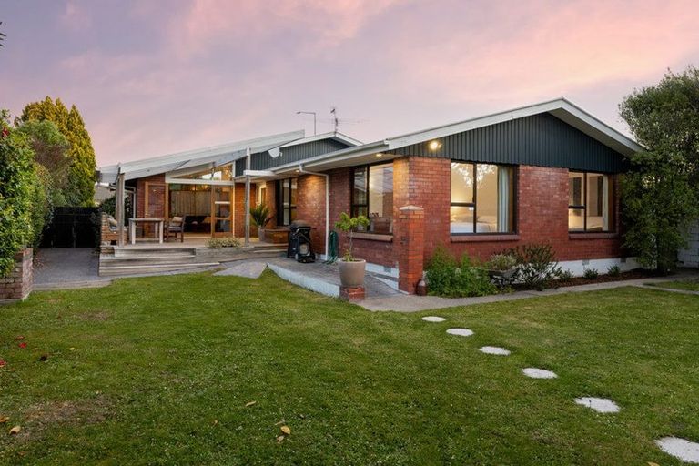 Photo of property in 160 Kendal Avenue, Burnside, Christchurch, 8053