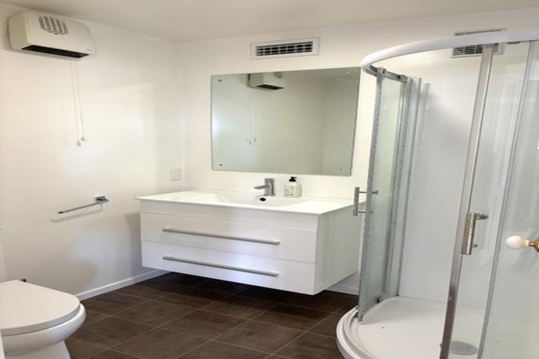 Photo of property in 102a Karepa Street, Brooklyn, Wellington, 6021