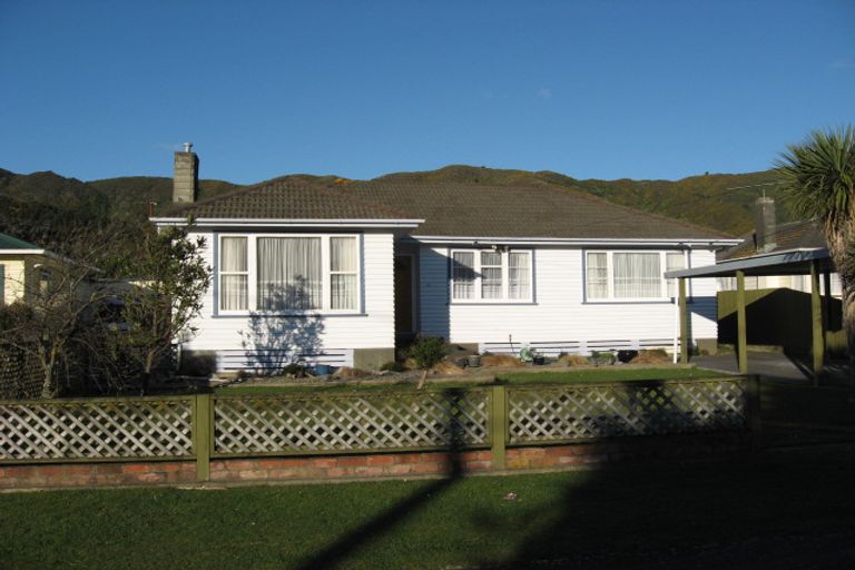 Photo of property in 16 Roberts Street, Wainuiomata, Lower Hutt, 5014