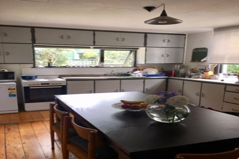 Photo of property in 5 Edinburgh Terrace, Berhampore, Wellington, 6023