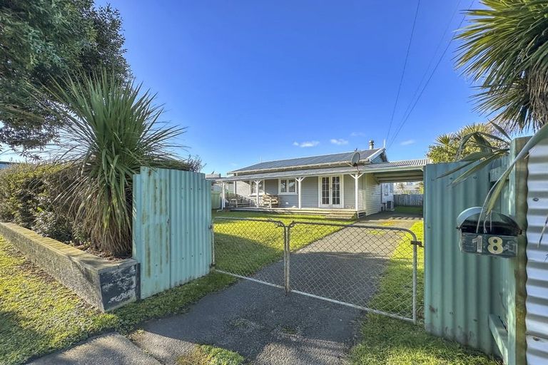 Photo of property in 18 Karaka Street, Castlecliff, Whanganui, 4501