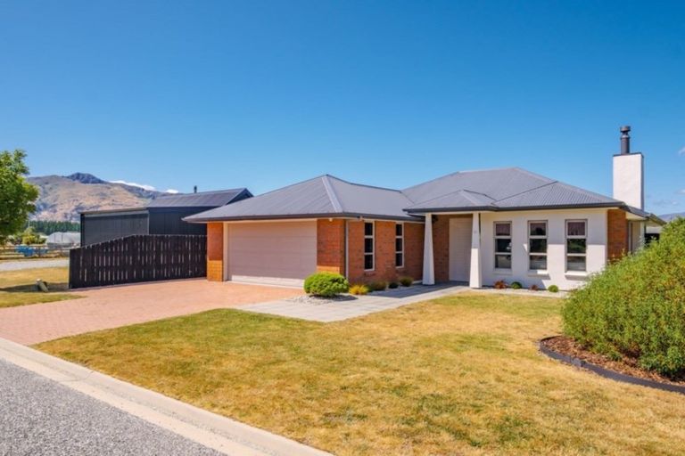 Photo of property in 20 Hewson Crescent, Lake Hawea, Wanaka, 9382