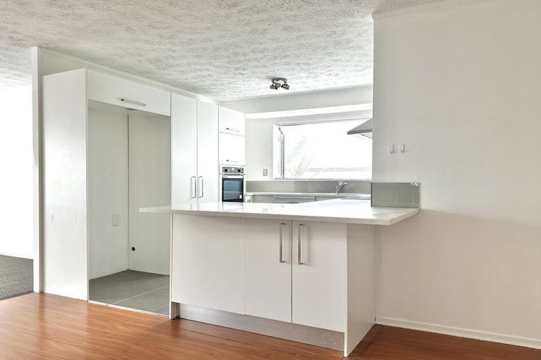 Photo of property in 2/44 Darren Crescent, Half Moon Bay, Auckland, 2012