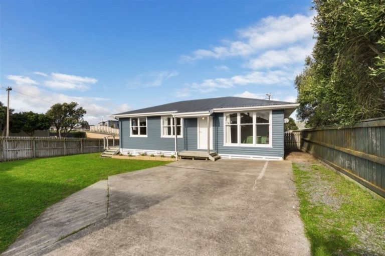 Photo of property in 27 Te Puke Street, Titahi Bay, Porirua, 5022