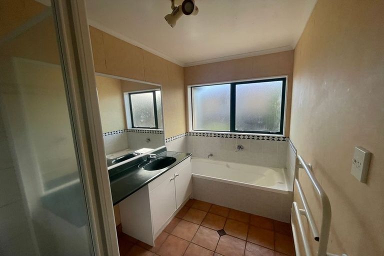 Photo of property in 1 Hansworth Place, Flat Bush, Auckland, 2019