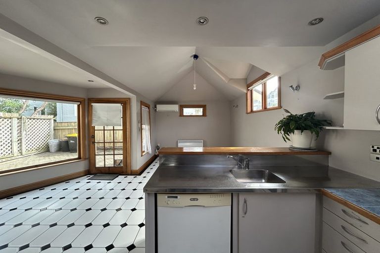 Photo of property in 7a Hawker Street, Mount Victoria, Wellington, 6011