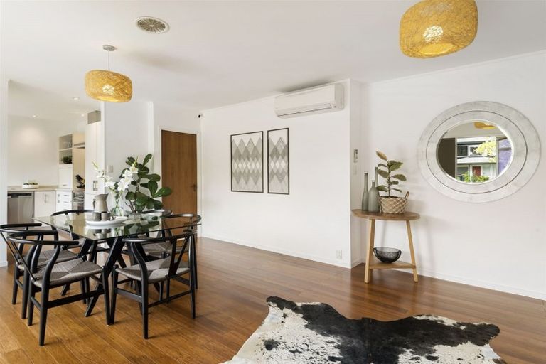 Photo of property in 8 Riviera Place, Hauraki, Auckland, 0622