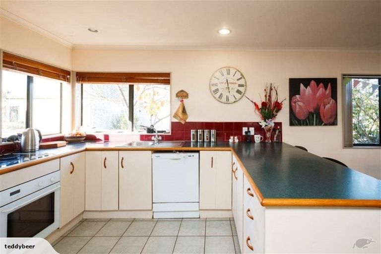 Photo of property in 15 Woburn Place, Takaro, Palmerston North, 4412