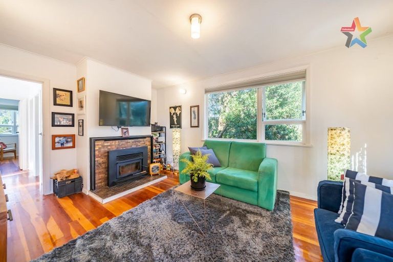 Photo of property in 11 Amundsen Grove, Stokes Valley, Lower Hutt, 5019