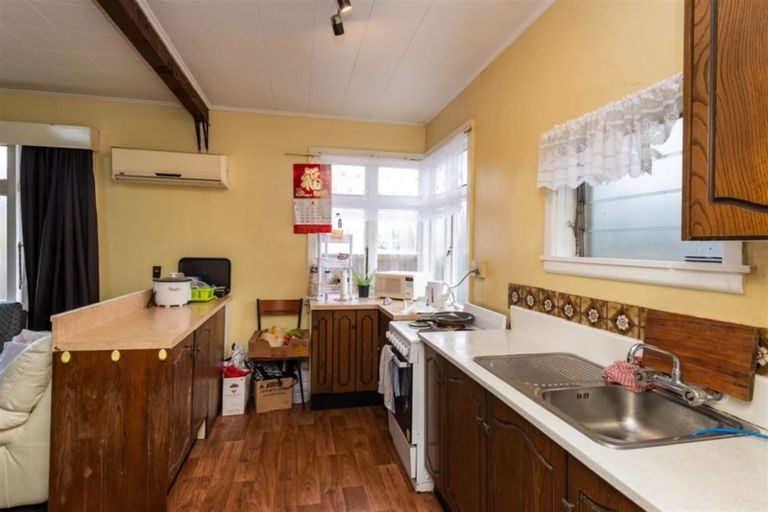 Photo of property in 3 Broadbent Street, Riccarton, Christchurch, 8041