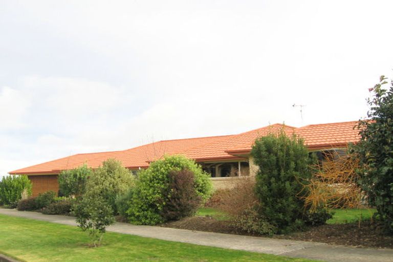 Photo of property in 3 Sycamore Crescent, Fitzherbert, Palmerston North, 4410