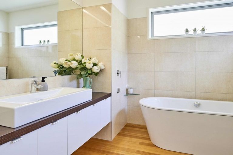 Photo of property in 31 Pendennis Point, Camborne, Porirua, 5026