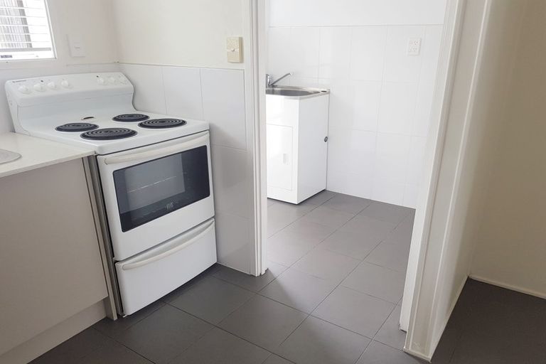 Photo of property in 3/25 Widmore Drive, Massey, Auckland, 0614