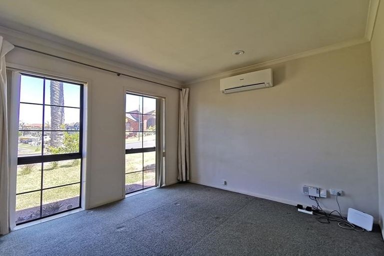 Photo of property in 21 San Pedro Place, Henderson, Auckland, 0612