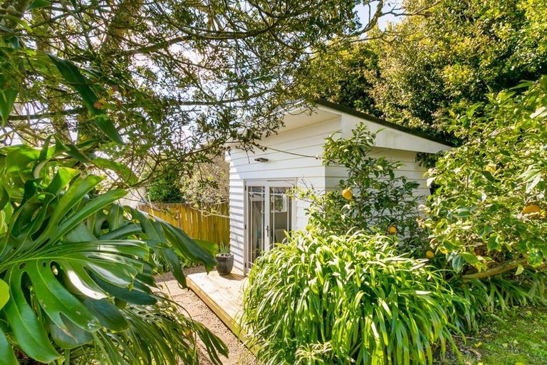 Photo of property in 11 Blakeborough Drive, Forrest Hill, Auckland, 0620