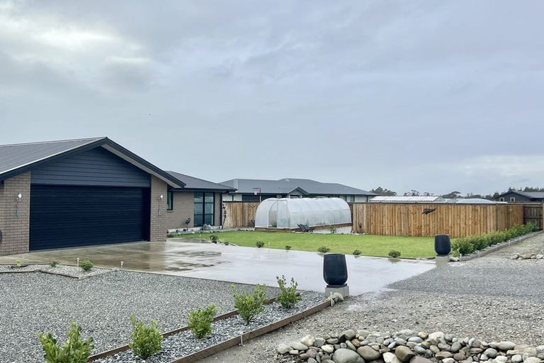 Photo of property in 10 Takutai Terrace, Ruatapu, 7883